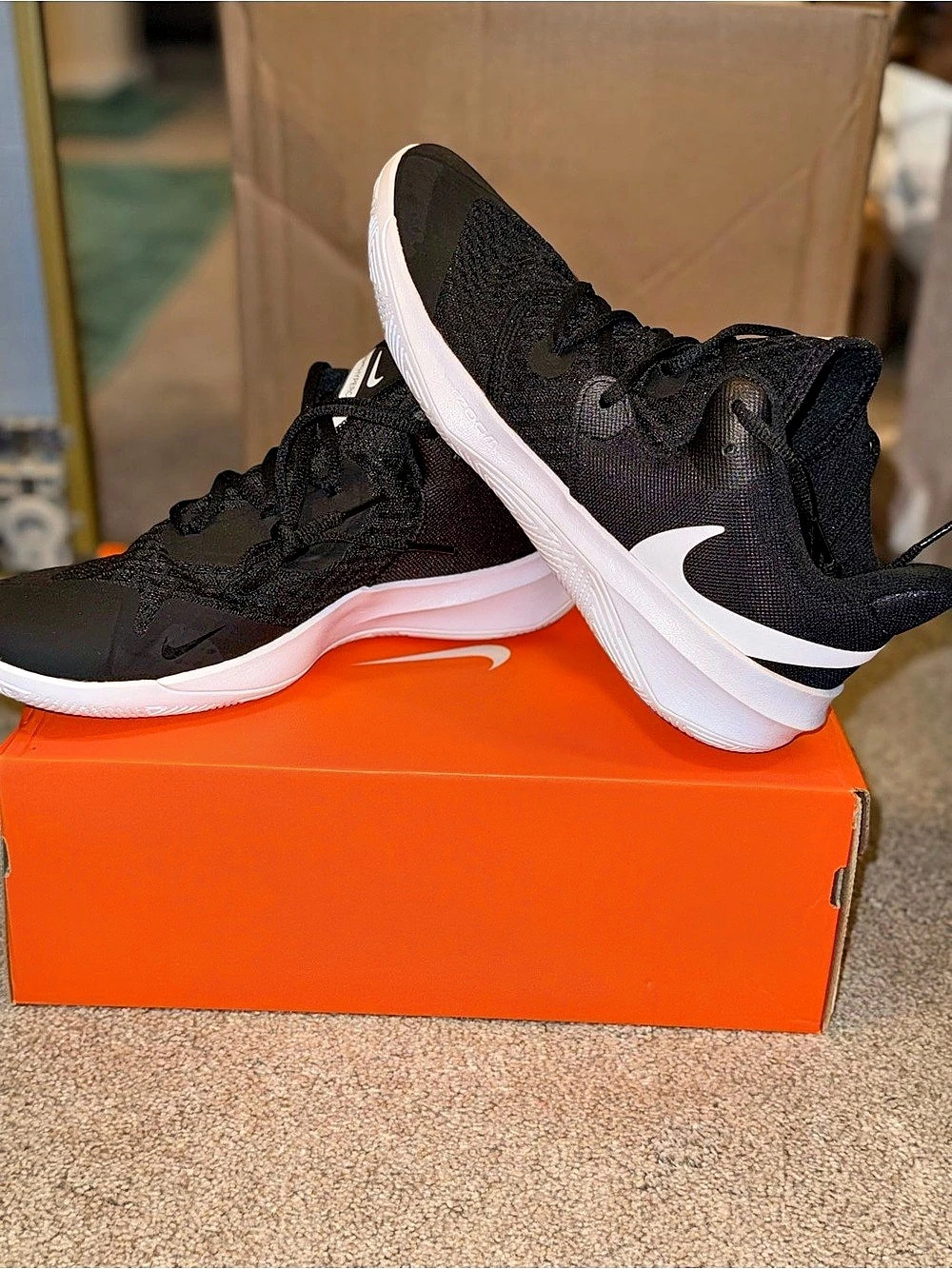 Nike Zoom Hyperspeed Court Men's Black & White US 9.5 Brand new